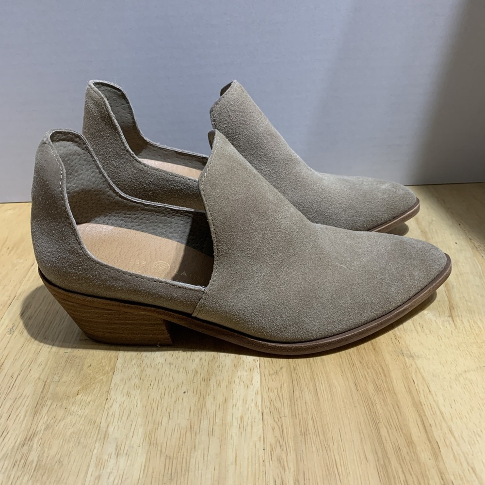 Chinese Laundry LA Women's Sz 7 Booties Boots Biege/tan Suede‎ Low Ankle